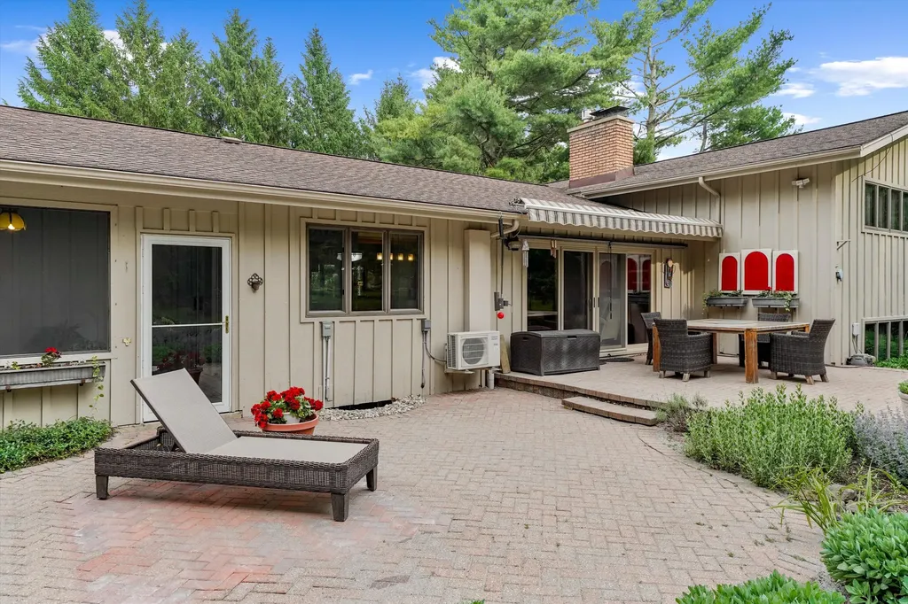 1510 York Terrace York Charter Township MI 48176