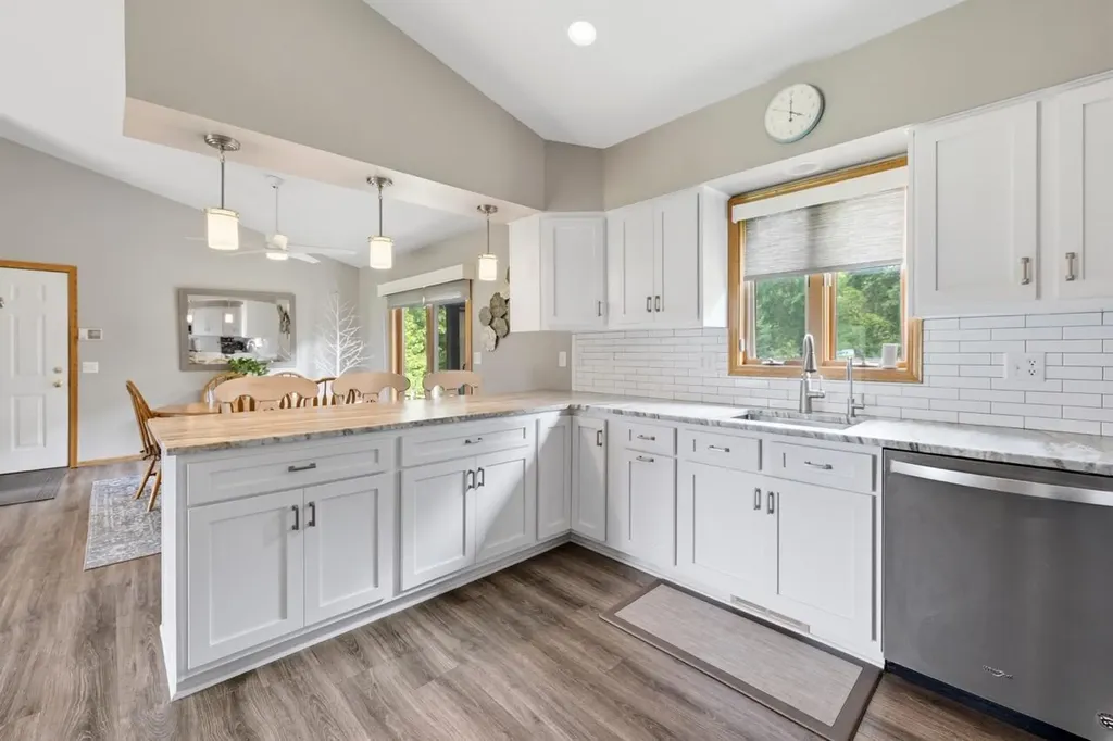 10862 Silver Lake Road Green Oak Township MI 48178
