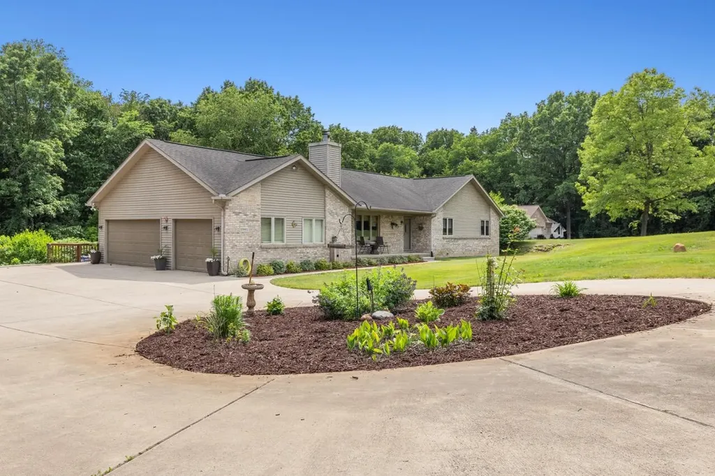 10862 Silver Lake Road Green Oak Township MI 48178