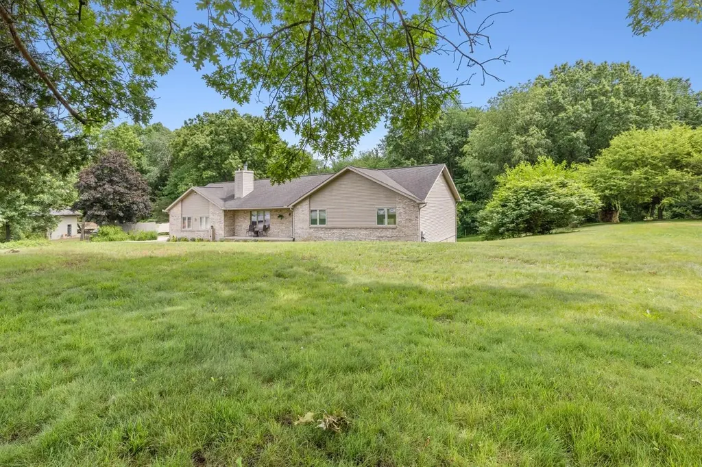 10862 Silver Lake Road Green Oak Township MI 48178