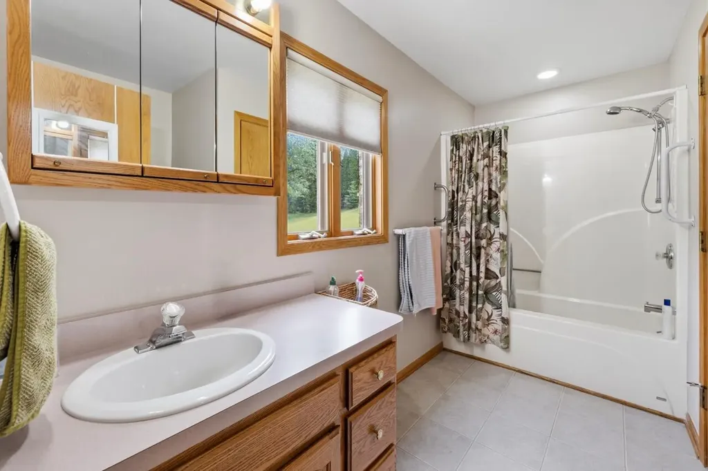 10862 Silver Lake Road Green Oak Township MI 48178