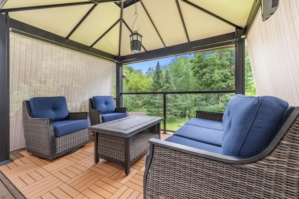 10862 Silver Lake Road Green Oak Township MI 48178