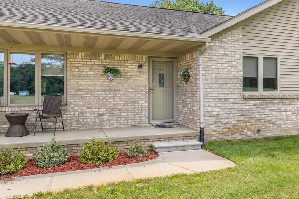 10862 Silver Lake Road Green Oak Township MI 48178