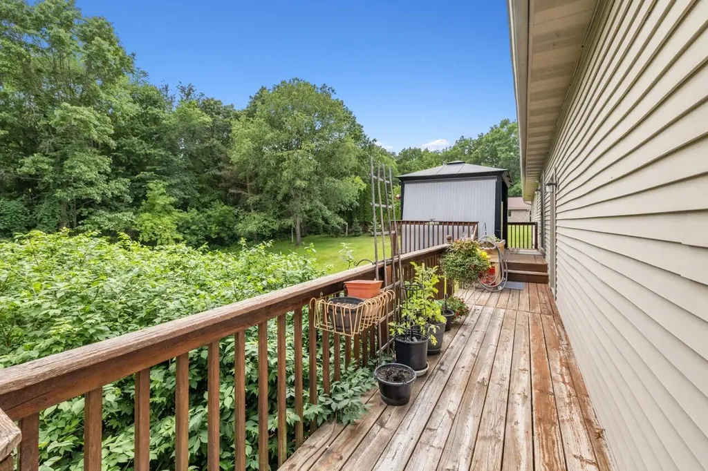 10862 Silver Lake Road Green Oak Township MI 48178