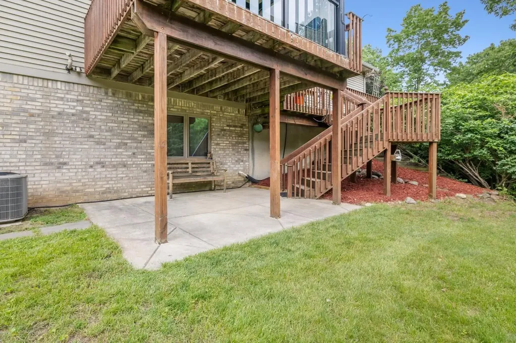 10862 Silver Lake Road Green Oak Township MI 48178