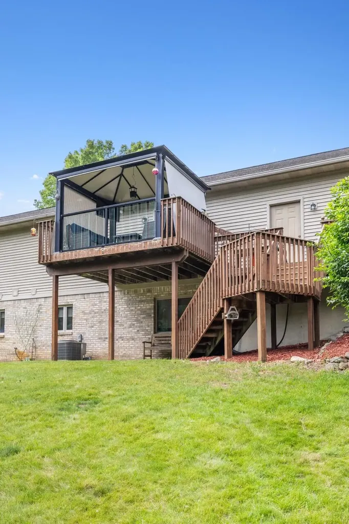 10862 Silver Lake Road Green Oak Township MI 48178