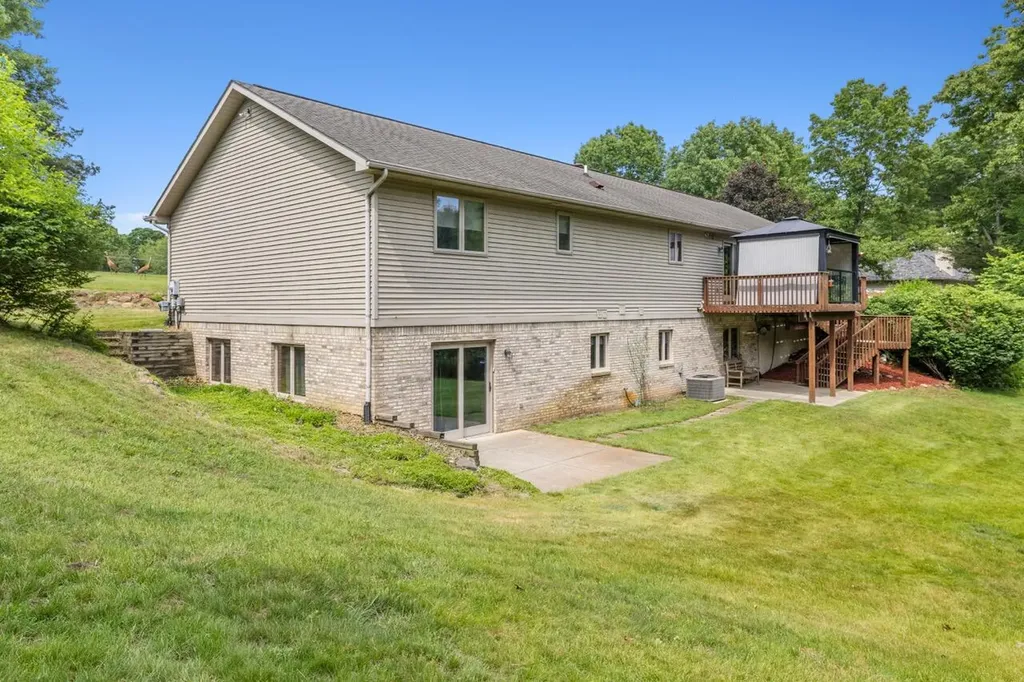 10862 Silver Lake Road Green Oak Township MI 48178