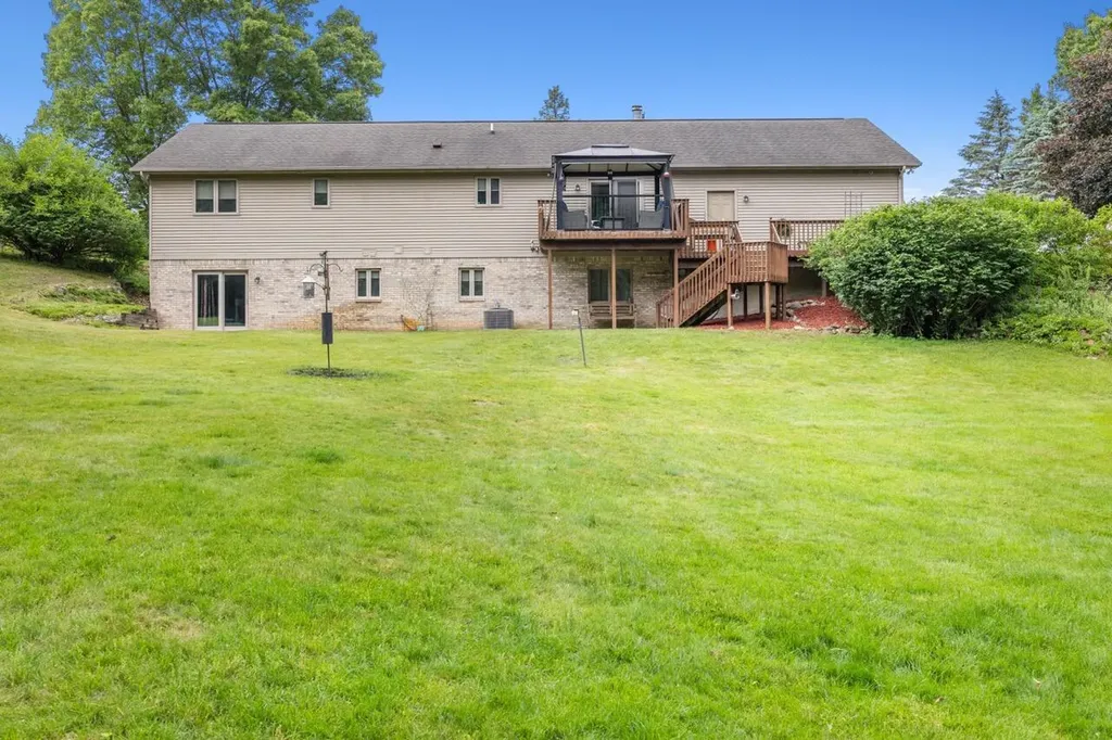10862 Silver Lake Road Green Oak Township MI 48178