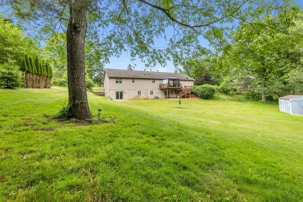 10862 Silver Lake Road Green Oak Township MI 48178
