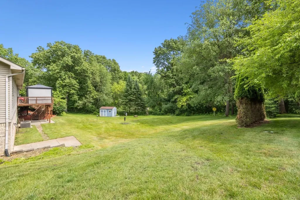 10862 Silver Lake Road Green Oak Township MI 48178