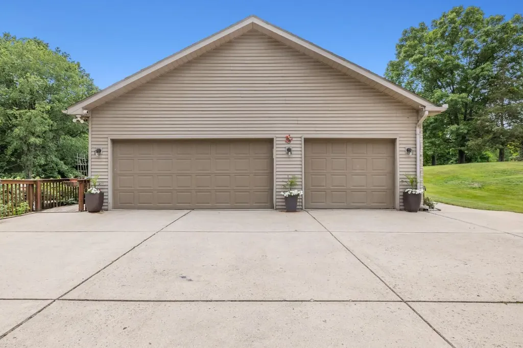 10862 Silver Lake Road Green Oak Township MI 48178
