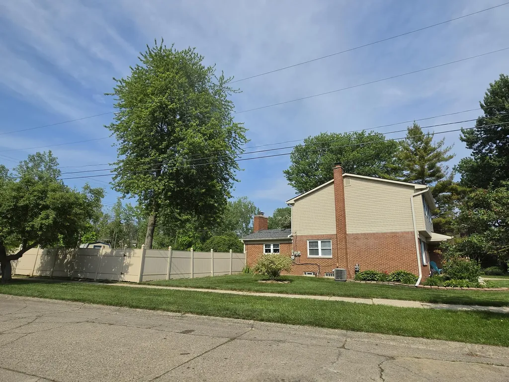 24933 Saint Christopher Street Harrison Charter Township MI 48045