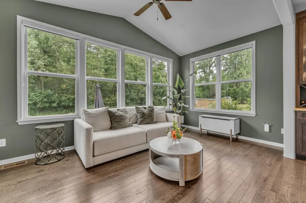 8377 Lindsey Lane Canton Charter Township MI 48187