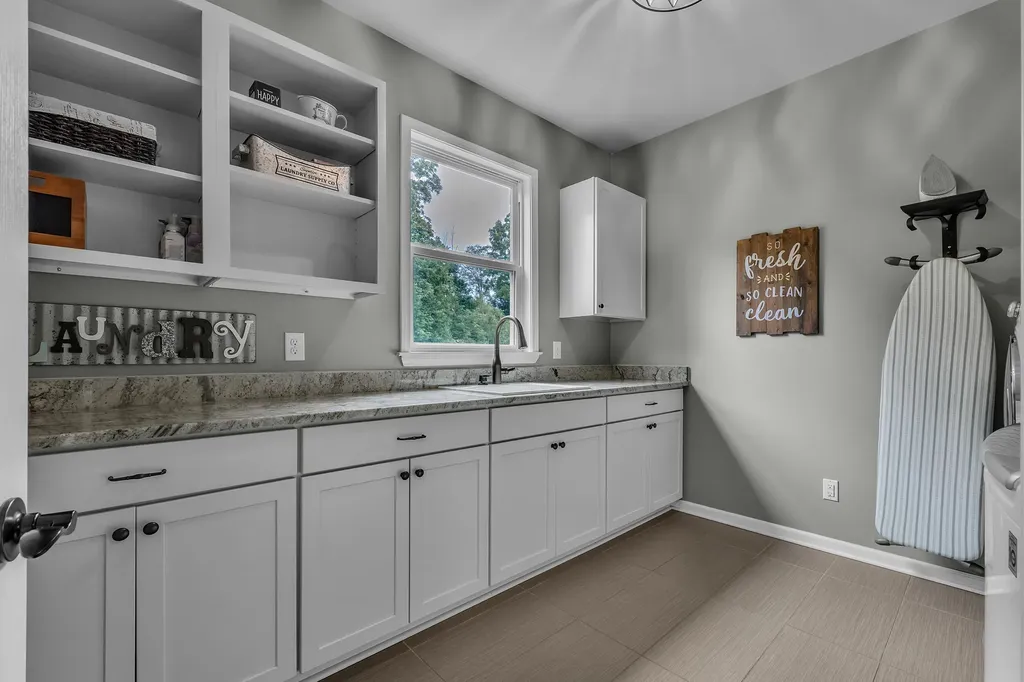 8377 Lindsey Lane Canton Charter Township MI 48187
