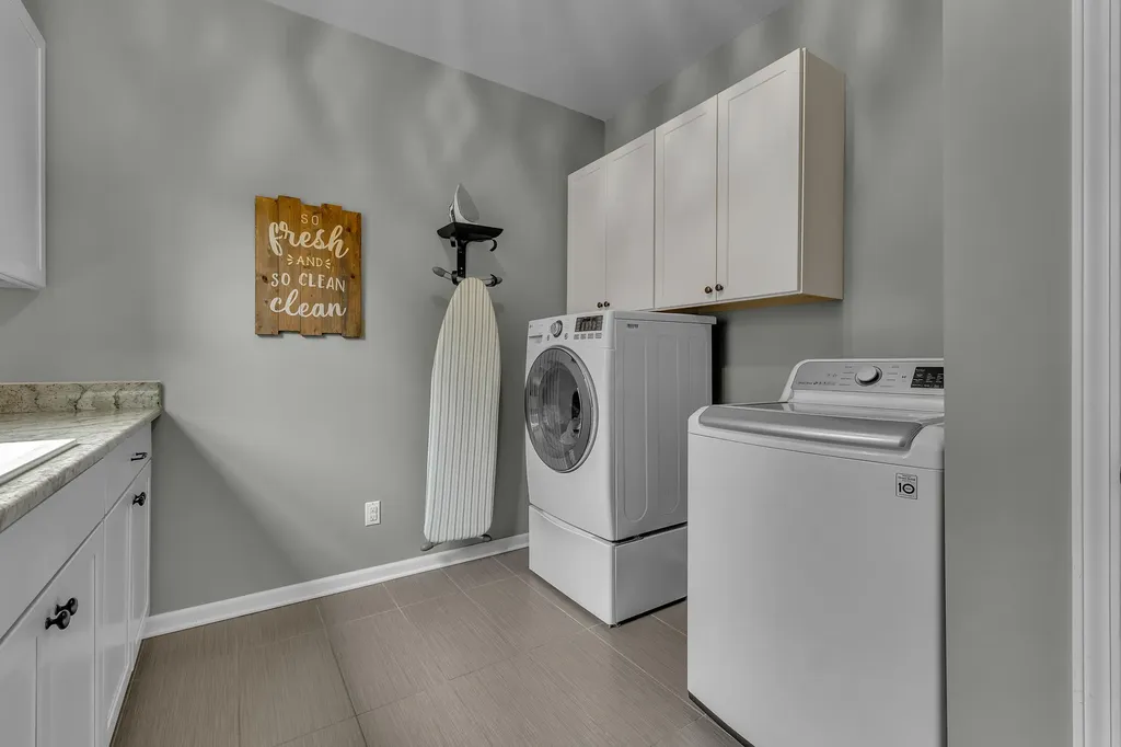 8377 Lindsey Lane Canton Charter Township MI 48187