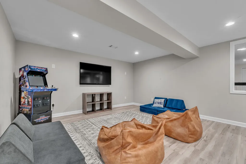 8377 Lindsey Lane Canton Charter Township MI 48187