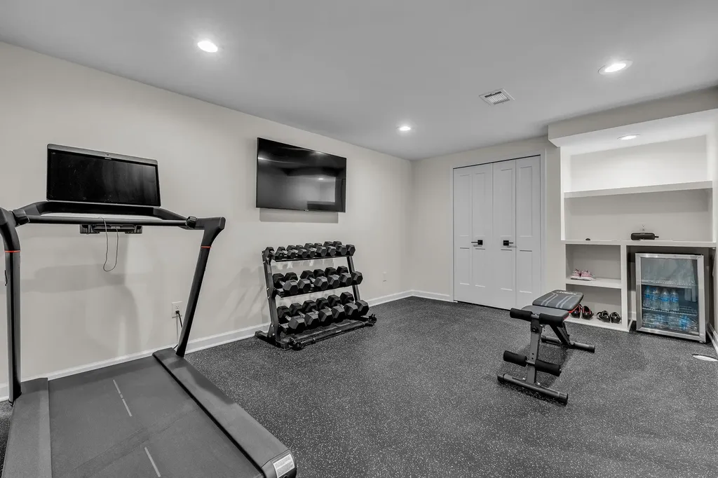 8377 Lindsey Lane Canton Charter Township MI 48187