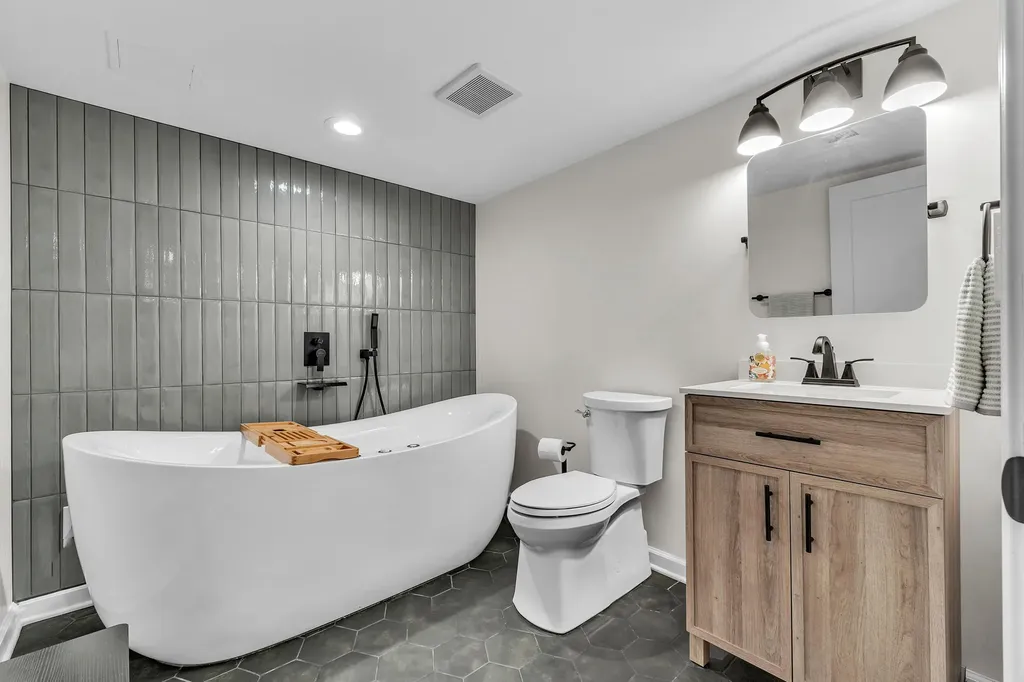 8377 Lindsey Lane Canton Charter Township MI 48187