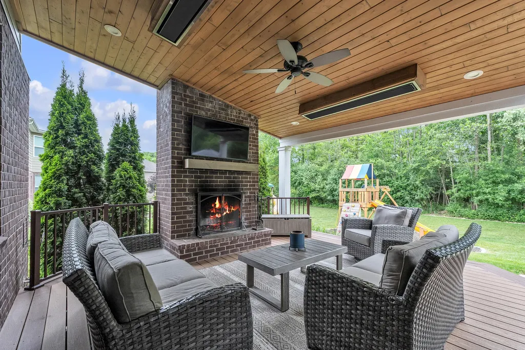 8377 Lindsey Lane Canton Charter Township MI 48187