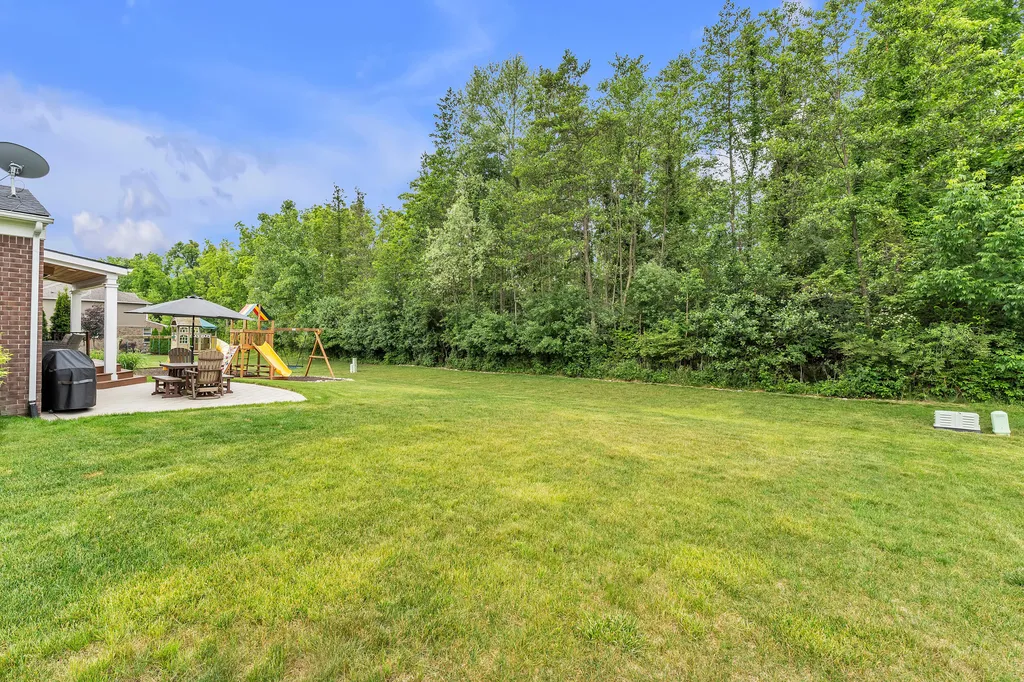 8377 Lindsey Lane Canton Charter Township MI 48187