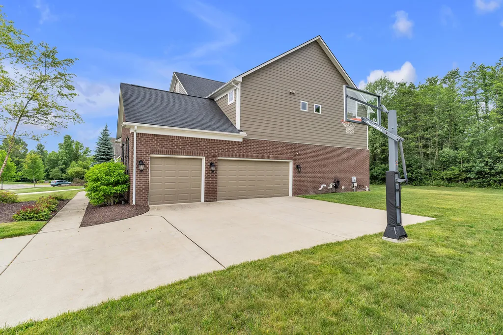 8377 Lindsey Lane Canton Charter Township MI 48187