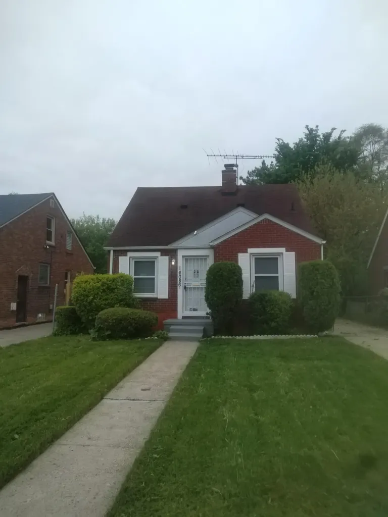 16086 Carlisle Street Detroit City MI 48205