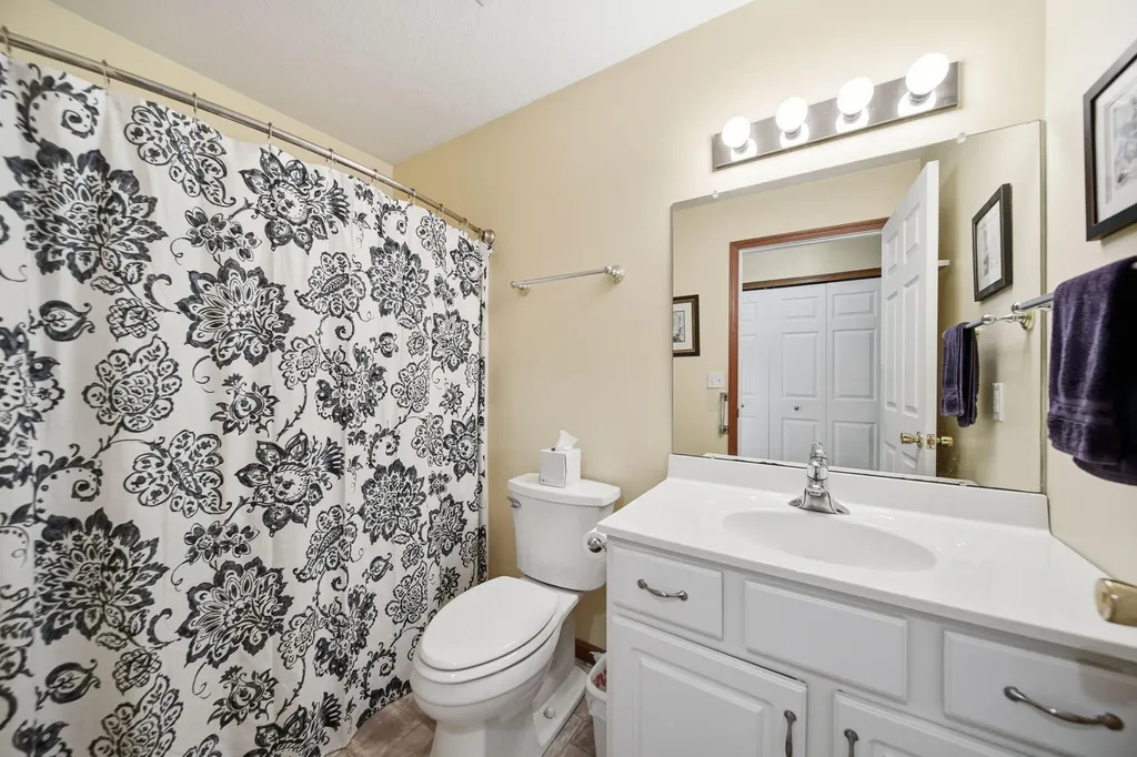 2503 Lakewood Drive Madison Charter Township MI 49221
