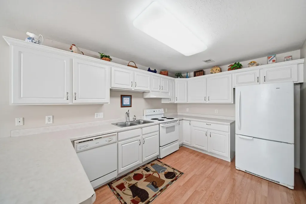 2503 Lakewood Drive Madison Charter Township MI 49221