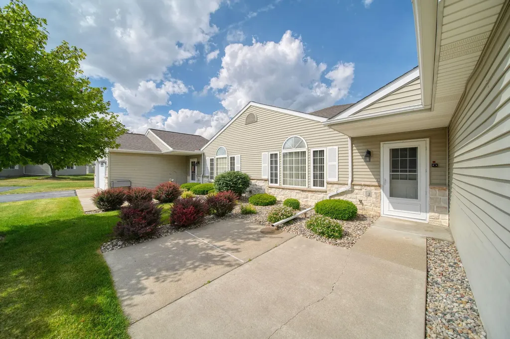 2503 Lakewood Drive Madison Charter Township MI 49221