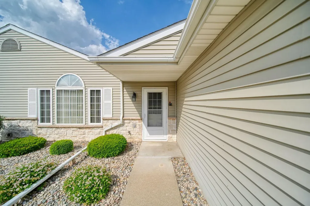2503 Lakewood Drive Madison Charter Township MI 49221