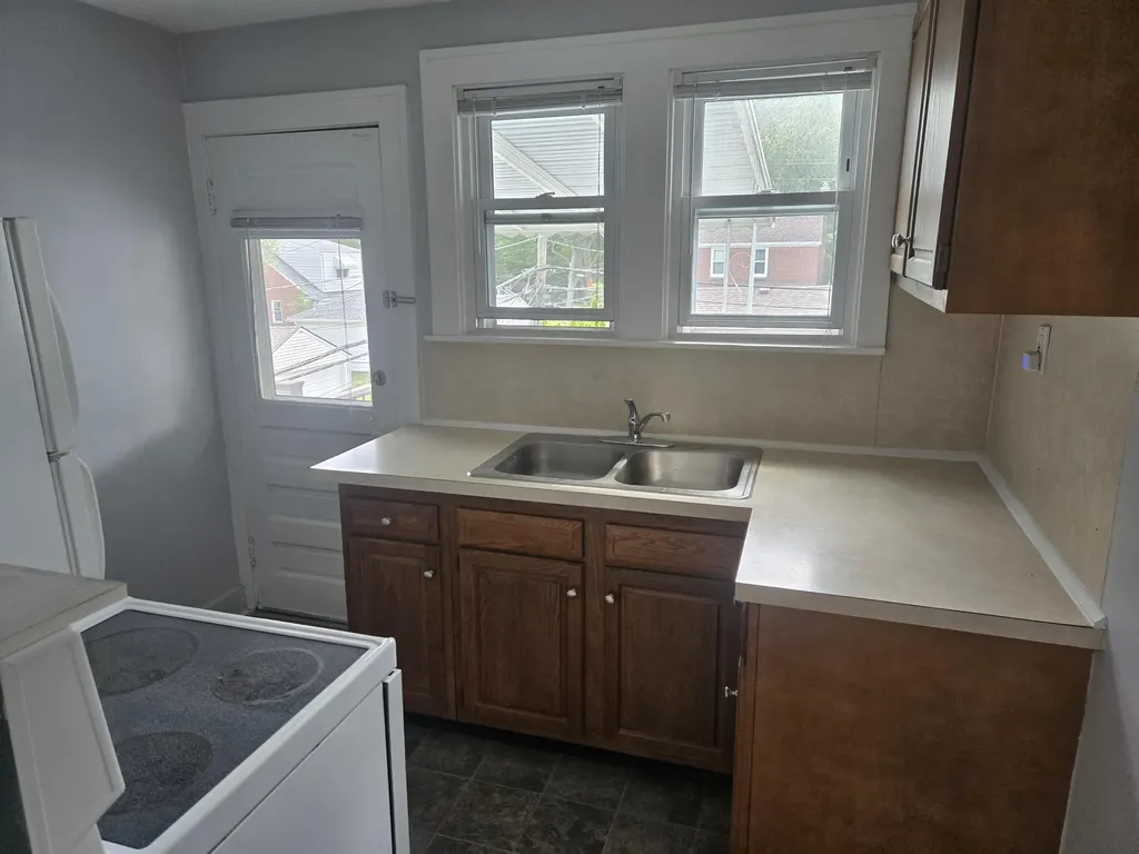 928 Maplegrove Avenue Royal Oak City MI 48067