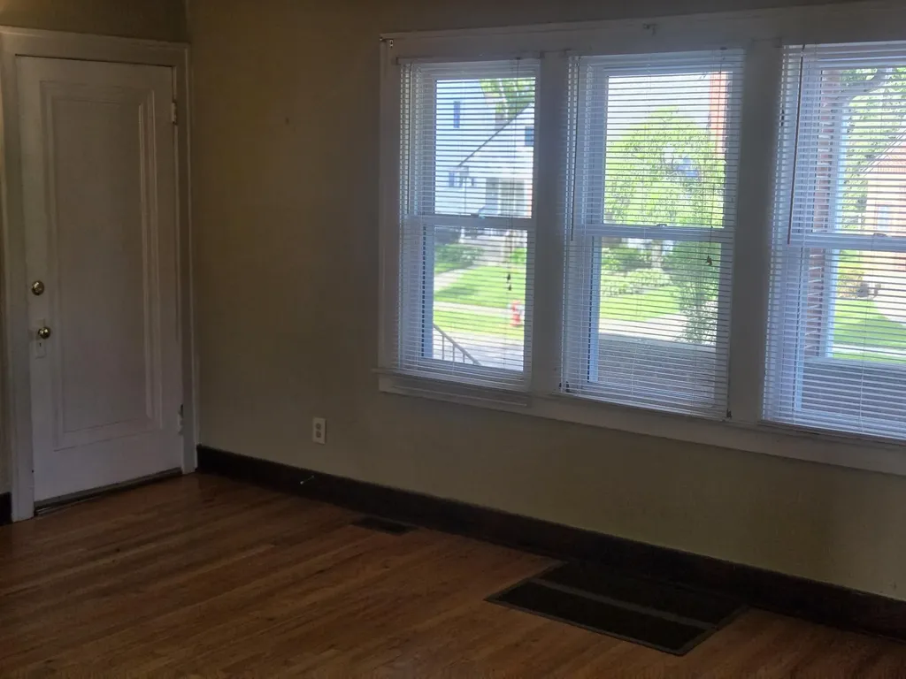 928 Maplegrove Avenue Royal Oak City MI 48067