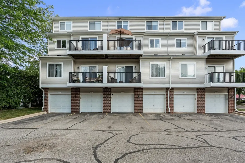1097 Ann Arbor Road W Plymouth City MI 48170