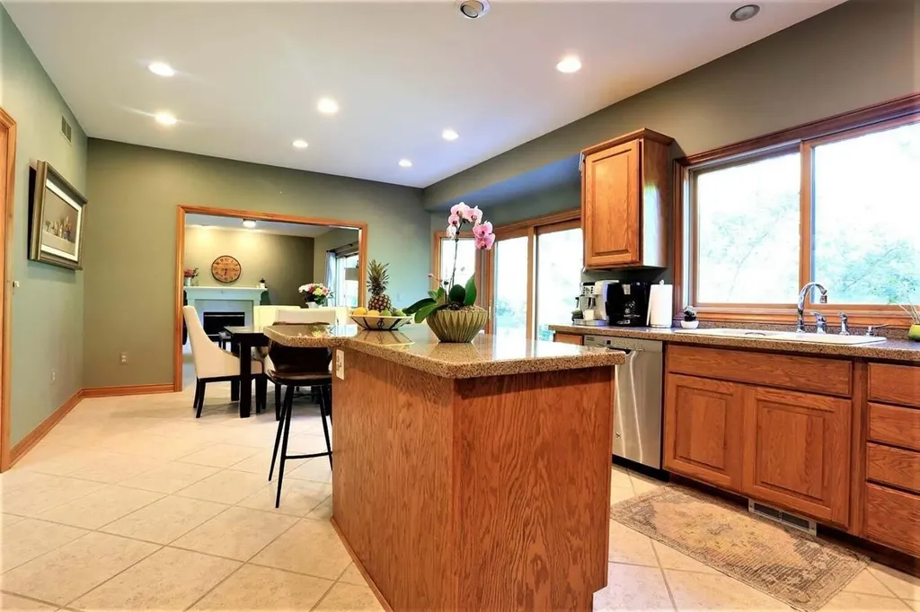 4703 Sawgrass Drive W Pittsfield Charter Township MI 48108