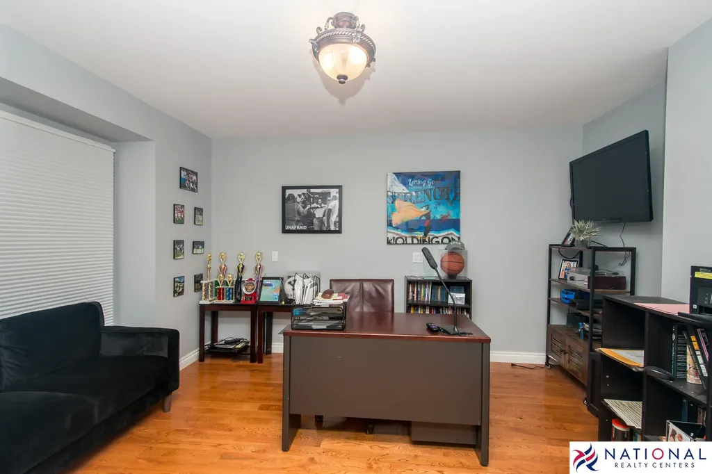 37709 Glengrove Drive Farmington Hills City MI 48331