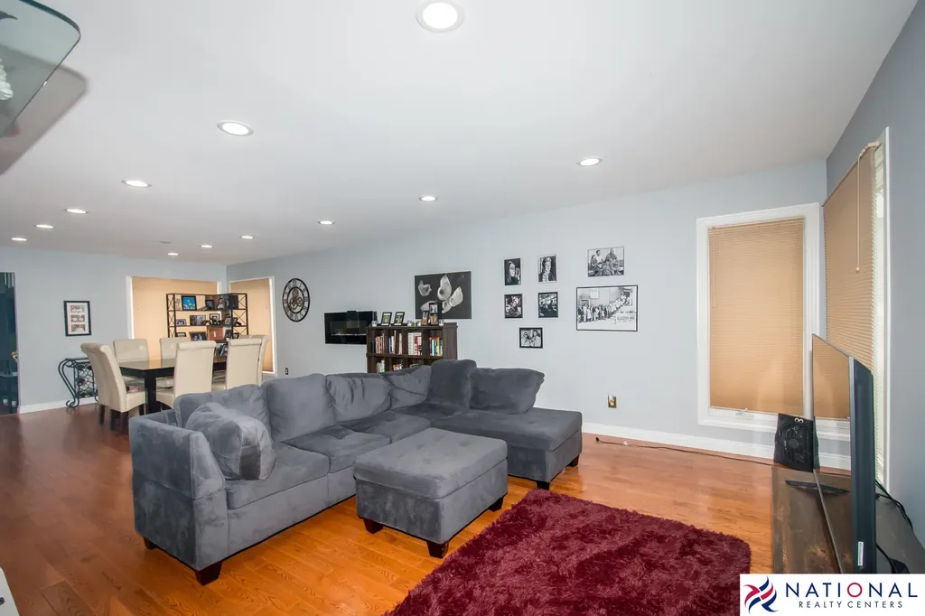 37709 Glengrove Drive Farmington Hills City MI 48331