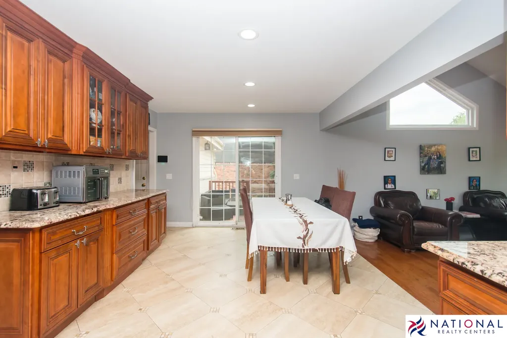 37709 Glengrove Drive Farmington Hills City MI 48331