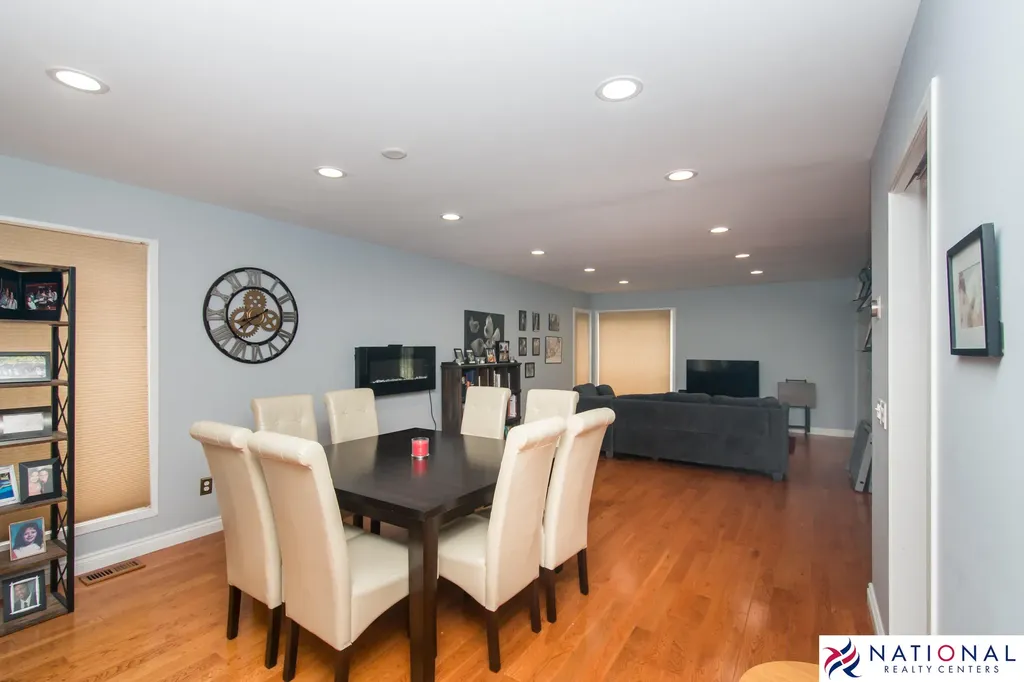 37709 Glengrove Drive Farmington Hills City MI 48331