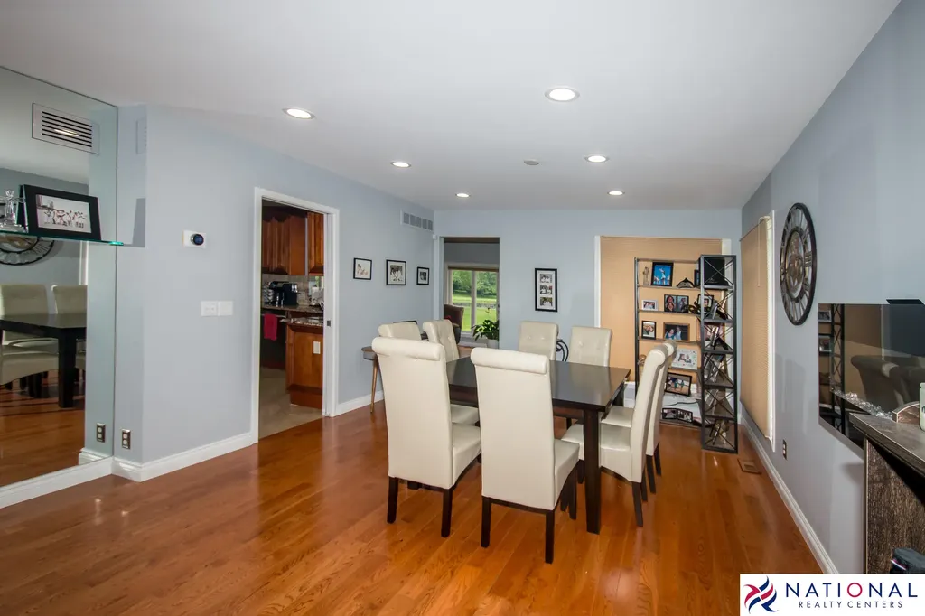 37709 Glengrove Drive Farmington Hills City MI 48331