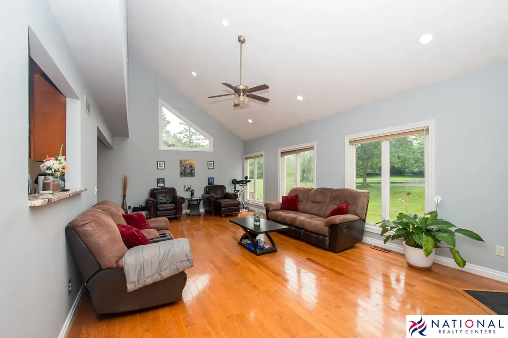 37709 Glengrove Drive Farmington Hills City MI 48331