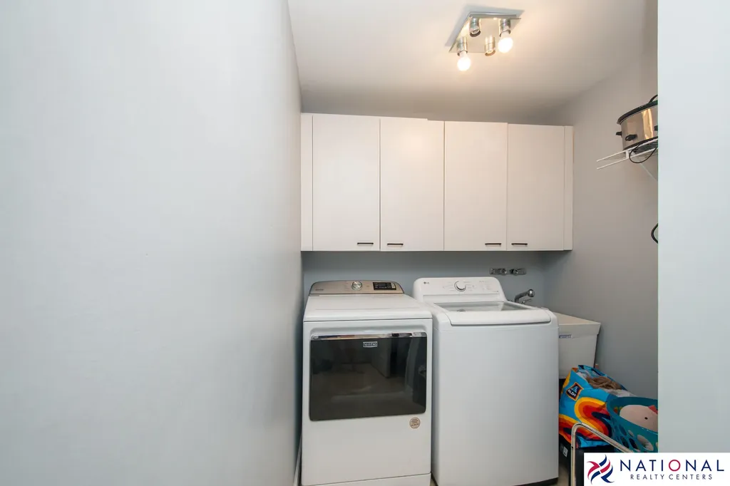 37709 Glengrove Drive Farmington Hills City MI 48331