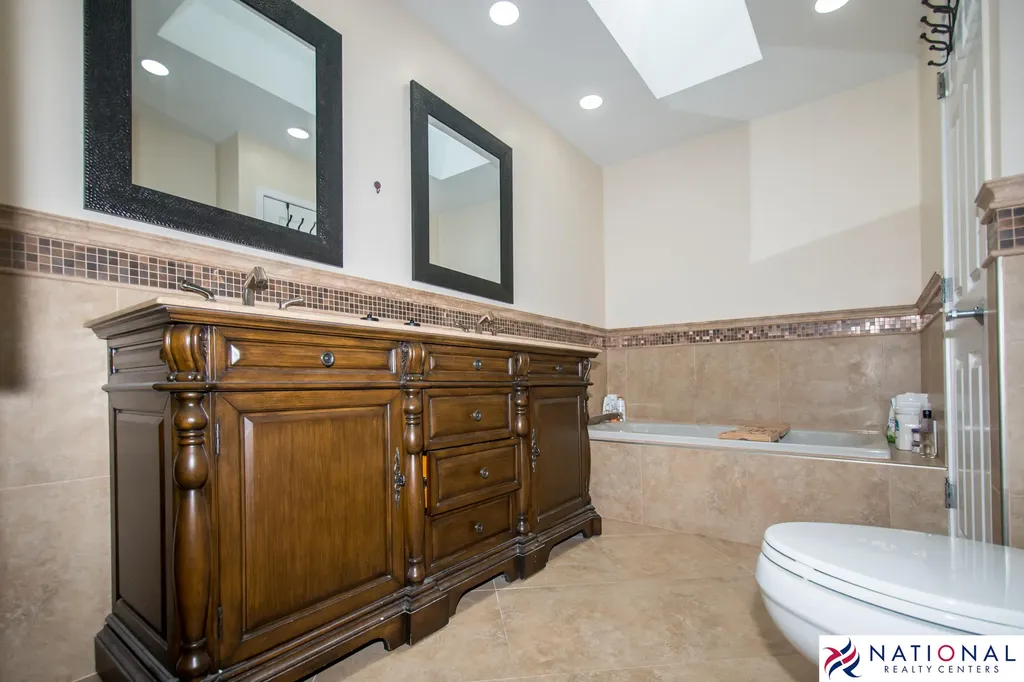 37709 Glengrove Drive Farmington Hills City MI 48331