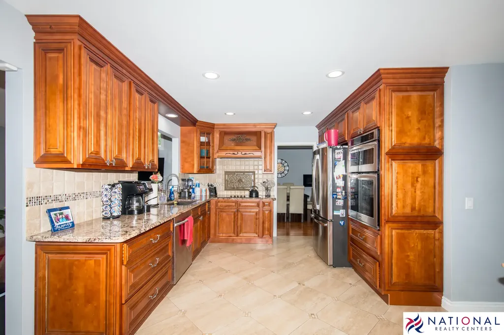 37709 Glengrove Drive Farmington Hills City MI 48331