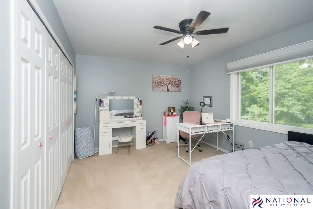 37709 Glengrove Drive Farmington Hills City MI 48331