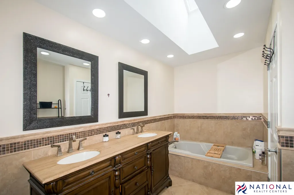 37709 Glengrove Drive Farmington Hills City MI 48331