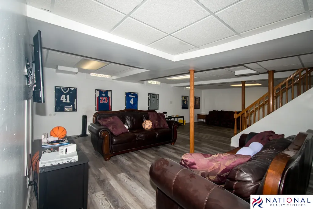 37709 Glengrove Drive Farmington Hills City MI 48331