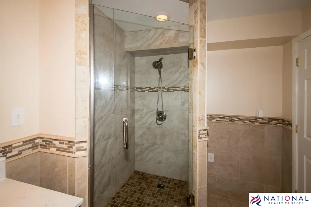 37709 Glengrove Drive Farmington Hills City MI 48331