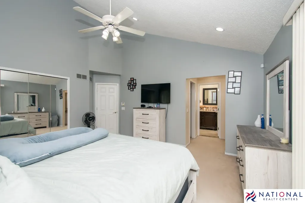 37709 Glengrove Drive Farmington Hills City MI 48331