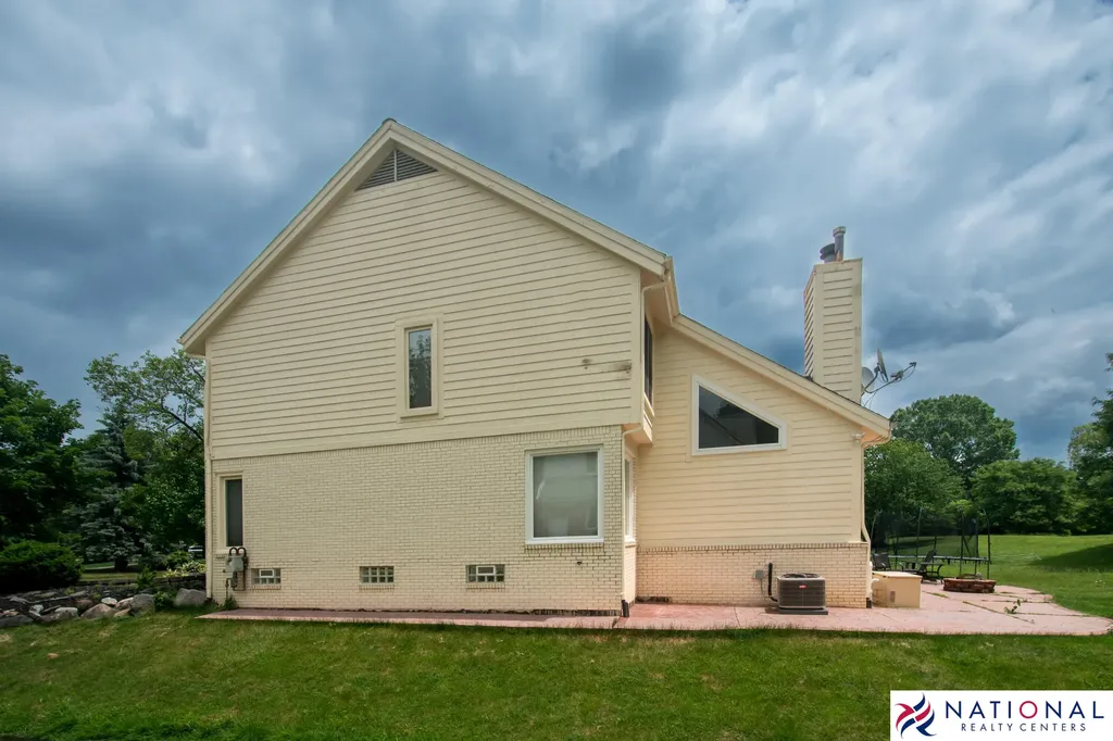37709 Glengrove Drive Farmington Hills City MI 48331