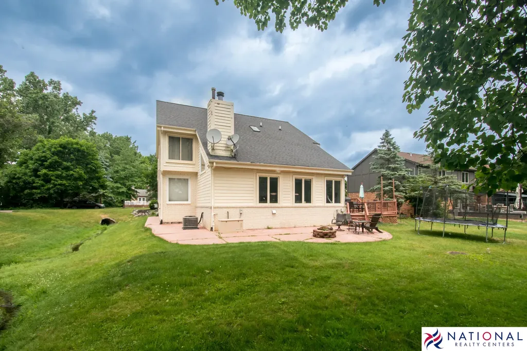 37709 Glengrove Drive Farmington Hills City MI 48331